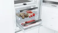 BOSCH KIF84SDE0 Serie 8, Einbau-Kühl-Gefrier-Kombination mit Gefrierbereich unten, 177.2 x 55.8 cm, Flachscharnier mit Softeinzug