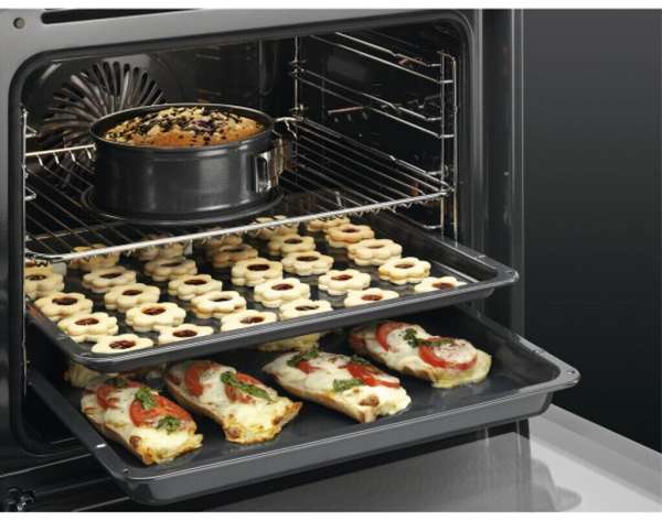 AEG BPB335060M 6000 SurroundCook®, Einbaubackofen, Pyrolytische Selbstreinigung, Edelstahl mit Antifingerprint