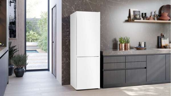 Siemens KG36N2WCF iQ300 Freistehende Kühl-Gefrier-Kombination mit Gefrierbereich unten 186 x 60 cm Weiß