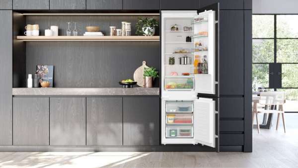 Siemens KI96NNSE0 iQ100 Einbau-Kühl-Gefrier-Kombination mit Gefrierbereich unten 193.5 x 54.1 cm Schleppscharnier