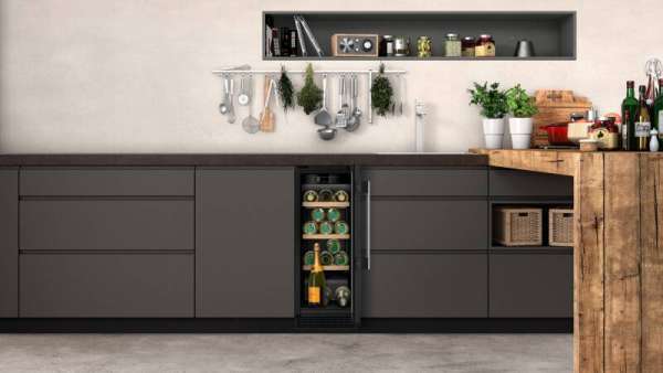 NEFF KU9202HF0 N 70 Weinkühlschrank mit Glastür, 82 x 30 cm