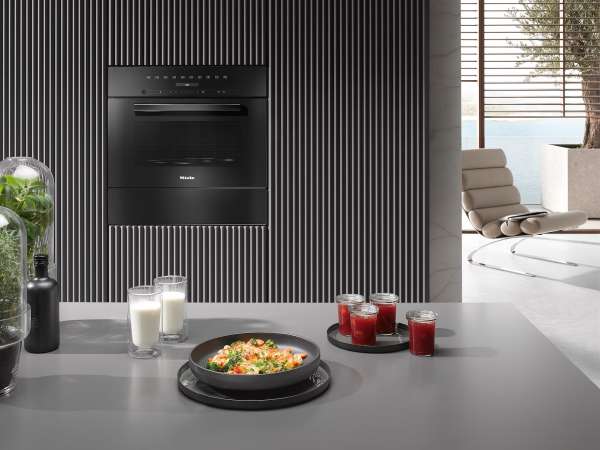 Miele M 7244 TC Einbau-Mikrowellengerät im perfekt kombinierbaren Design mit obenliegender Bedienung.