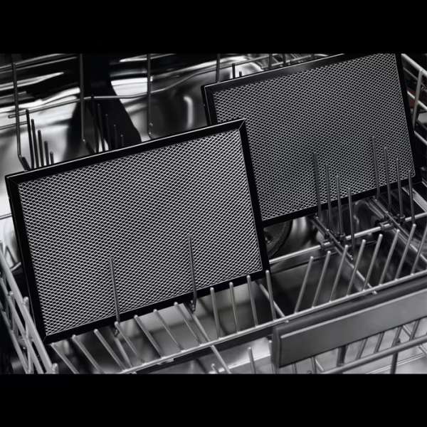 AEG  XCB6845AB AUTARKES KOCHFELD MIT INTEGRIERTEM DUNSTABZUG, MULDENLÜFTER, WLAN-FÄHIG, UMLUFT, 80CM